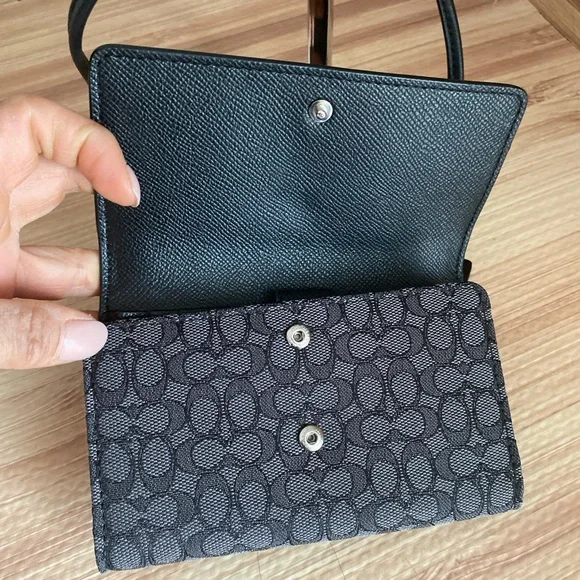 Coach Signature Crossbody Phone Wallet Bag Clutch Black Leather/ Canvas - Picture 11 of 13